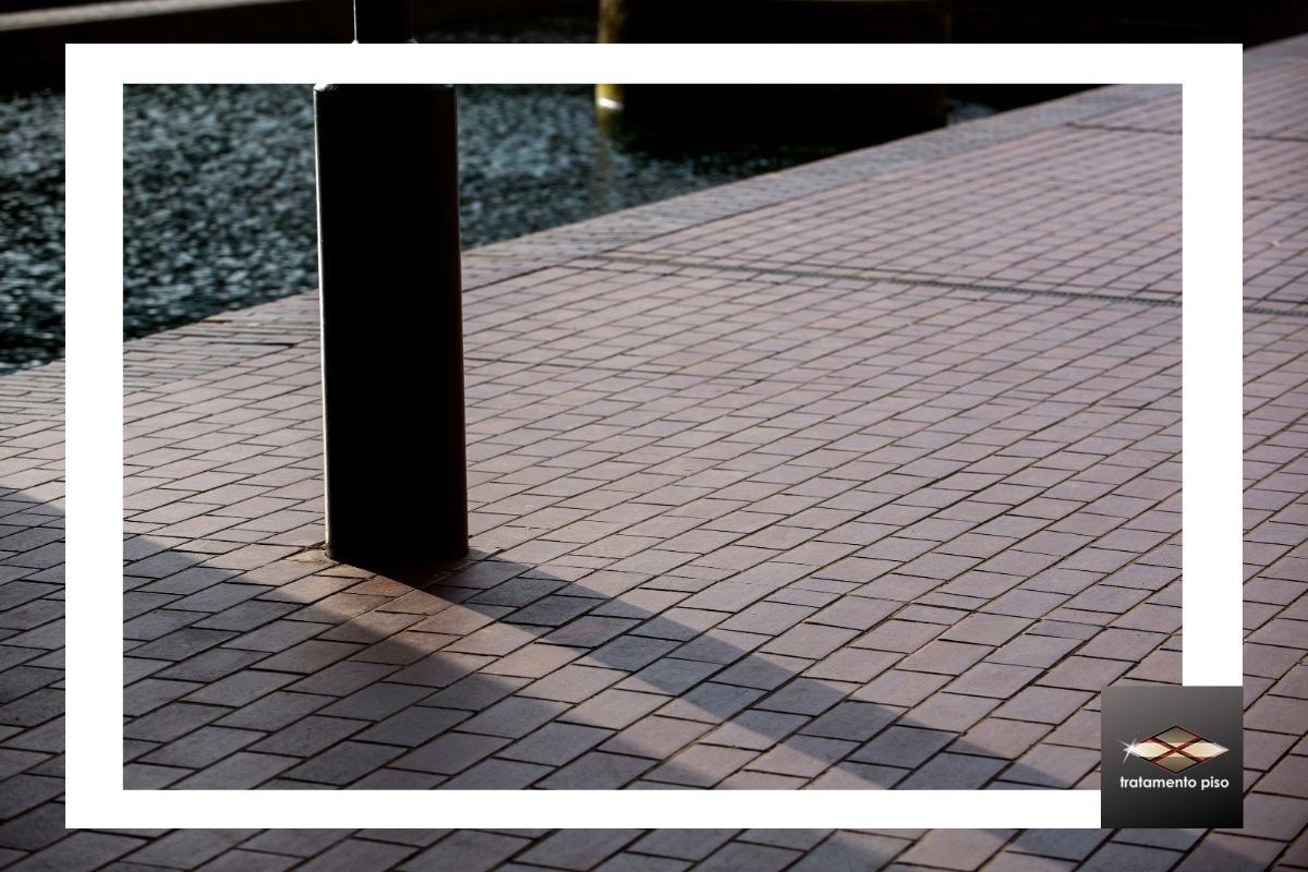 Limpeza e Manutenção em Piso de Pedras