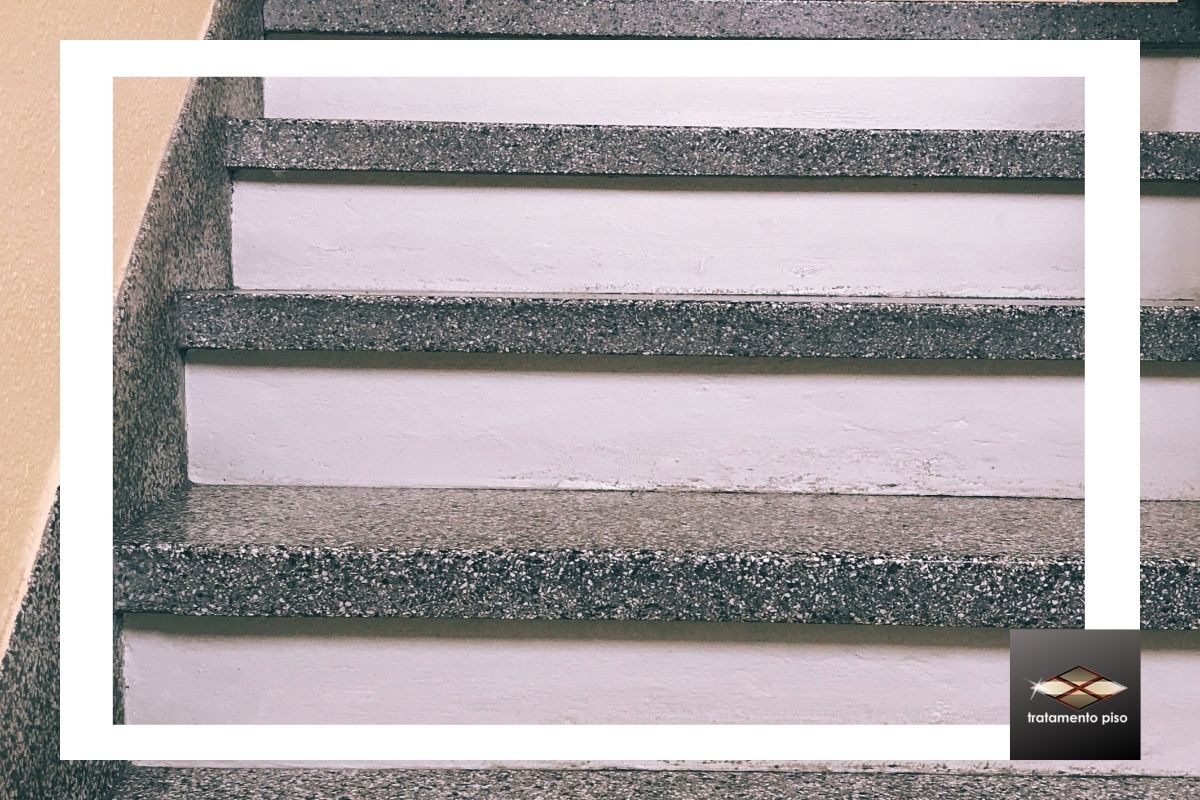 Limpeza de piso e Escadarias Prêdios Edifícios Condominios