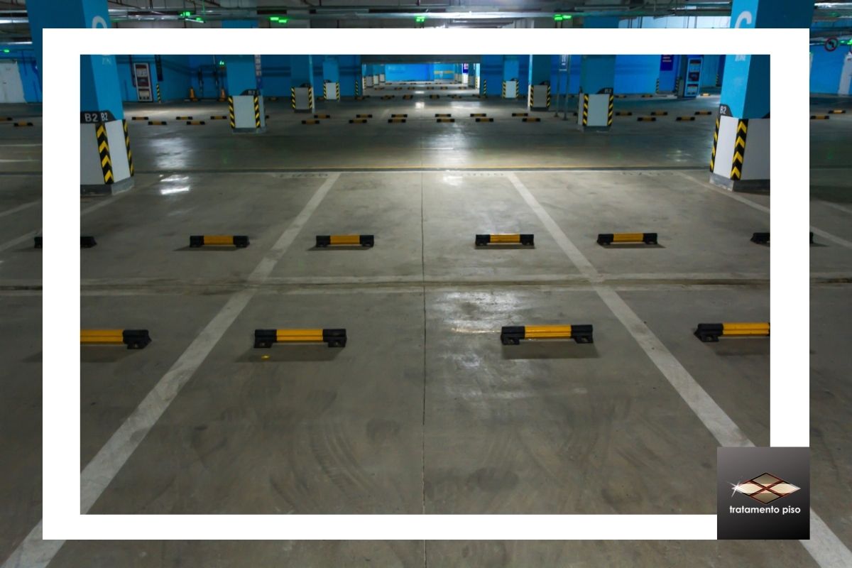 Piso de Garagem Estacionamento Prédio e Shopping