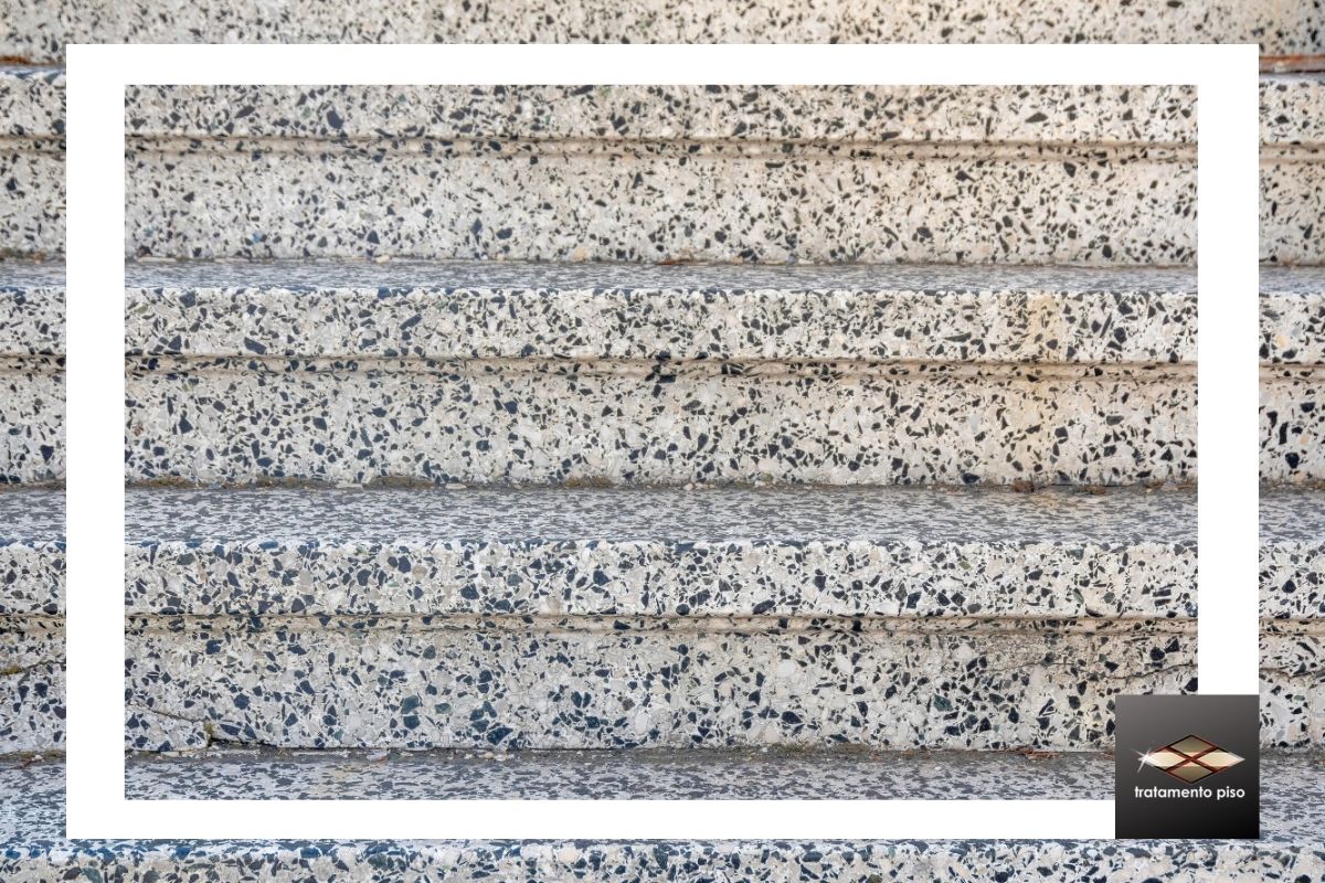 Limpeza de Escadas em Prédios e Condomínios